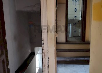 Scale - Bilocale Via Strano
 
24, Paterno - foto 11