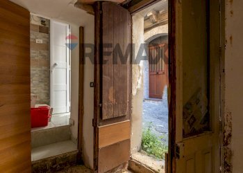 Hall / corridoio - Casa indipendente Via Cona
 
12, Caltagirone - foto 18
