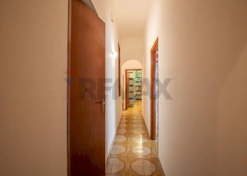 Hall / corridoio - Apartment Vittorio Emanuele III
 
32, Francofonte - photo 2