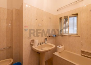 Bagno - Apartment Vittorio Emanuele III
 
32, Francofonte - photo 5