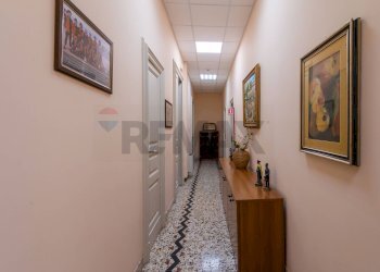 Hall / corridoio - Apartment Vittorio Emanuele III
 
32, Francofonte - photo 19