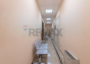 Hall / corridoio - Apartment Vittorio Emanuele III
 
32, Francofonte - photo 37