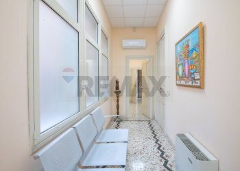 Hall / corridoio - Apartment Vittorio Emanuele III
 
32, Francofonte - photo 39