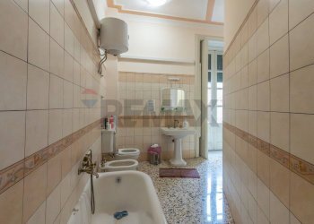 Bagno - Apartment Vittorio Emanuele III
 
32, Francofonte - photo 42