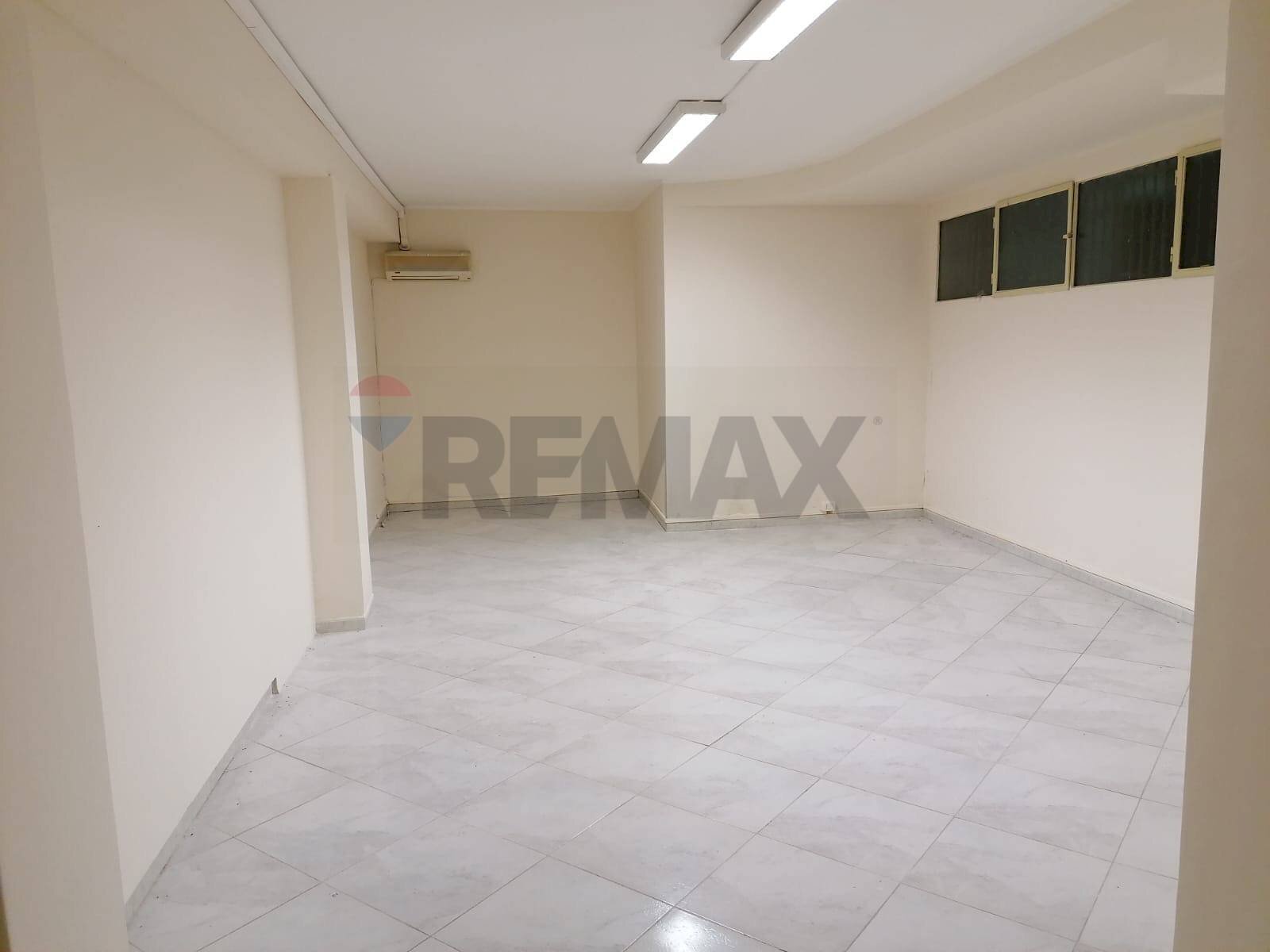 Stanza vuota - Commercial Premises Piazza Marconi
 
6, Sant'Agata Li Battiati - photo 1