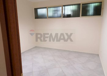 Stanza vuota - Commercial Premises Piazza Marconi
6, Sant'Agata Li Battiati - photo 4