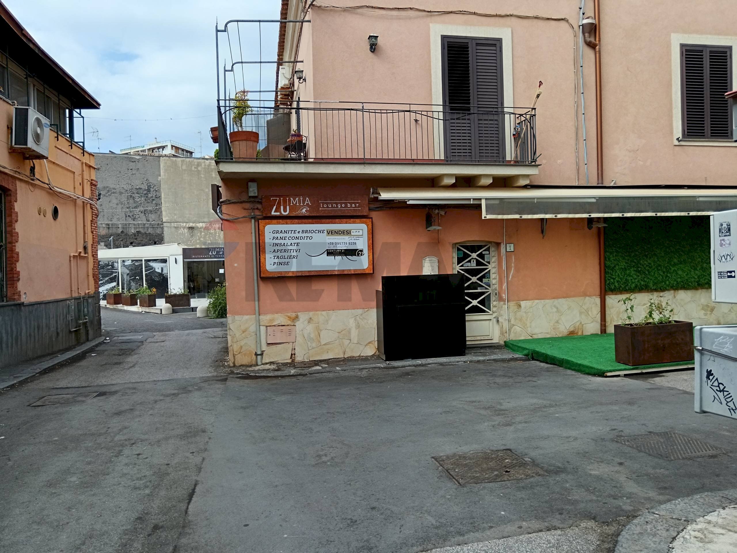 Edificio all\'aperto - Locale Commerciale Vico Liborio Santangelo
 
1/2, Catania - foto 2