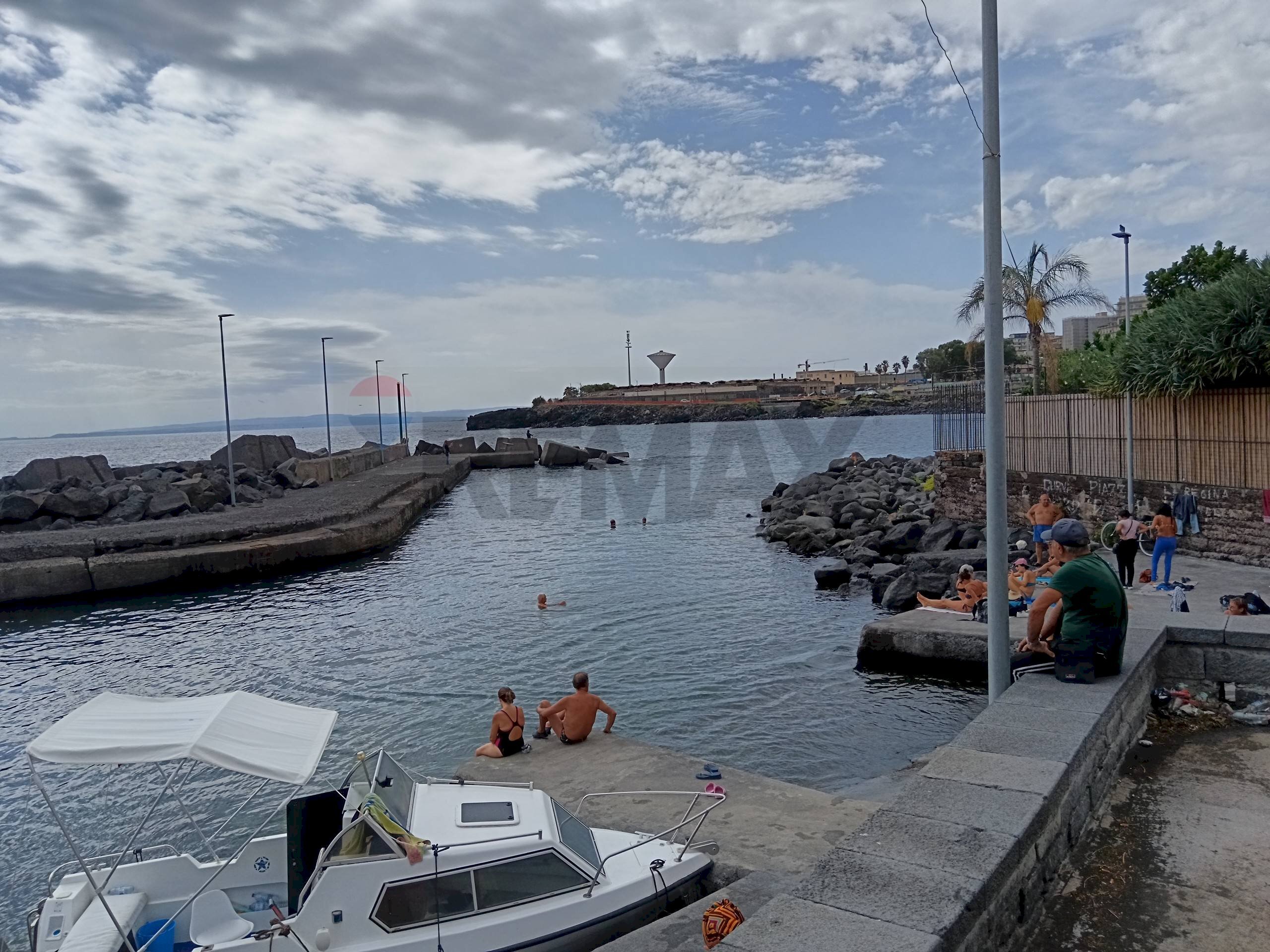 Vista dell\'acqua - Locale Commerciale Vico Liborio Santangelo
 
1/2, Catania - foto 3