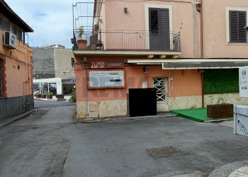 Edificio all\'aperto - Locale Commerciale Vico Liborio Santangelo
 
1/2, Catania - foto 2