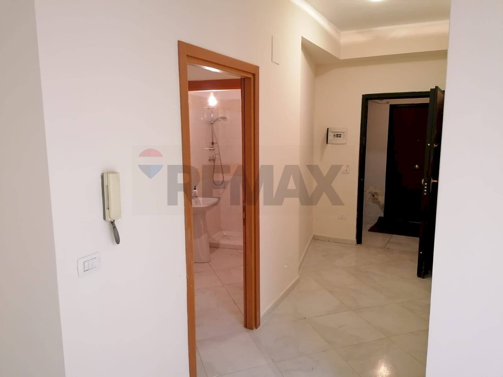 Hall / corridoio - Locale Commerciale Piazza Marconi
 
6, Sant'Agata Li Battiati - foto 1