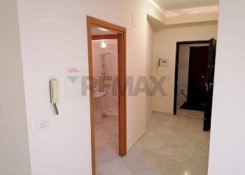 Hall / corridoio - Commercial Premises Piazza Marconi
6, Sant'Agata Li Battiati - photo 1