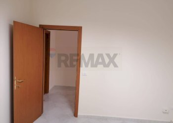 Stanza vuota - Commercial Premises Piazza Marconi
6, Sant'Agata Li Battiati - photo 6