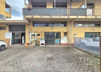 Edificio all\'aperto - Laboratory Piazza Silone
 
3, Figline e Incisa Valdarno - photo 1