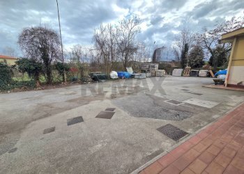 Edificio all\'aperto - Laboratory Piazza Silone
 
3, Figline e Incisa Valdarno - photo 12