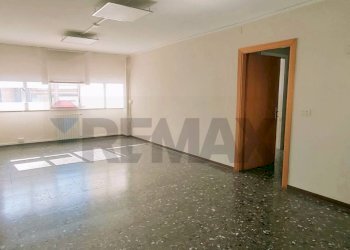 Sala Direzionale con ingresso - Ufficio Piazza della Libertà
 
22, San Giovanni Valdarno - foto 9