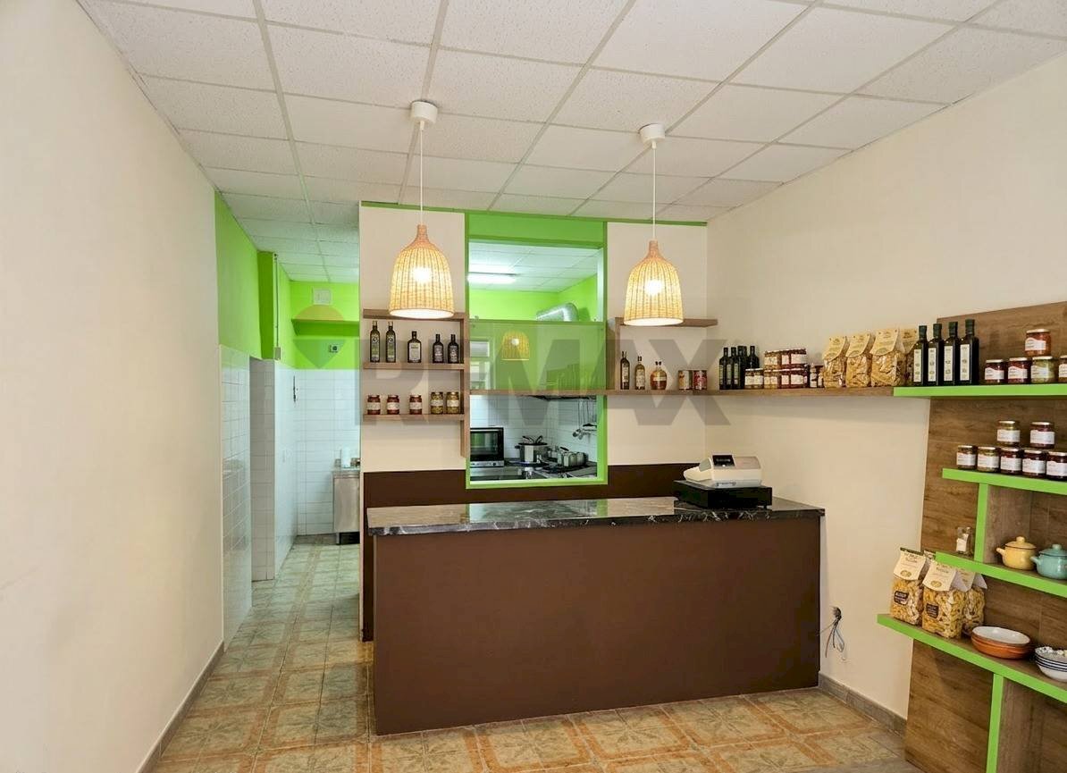 Cucina - Negozio CORSO GIACOMO LEOPARDI
 
12, Cupramontana - foto 1