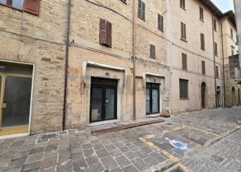 Edificio all\'aperto - Negozio CORSO GIACOMO LEOPARDI
 
12, Cupramontana - foto 12