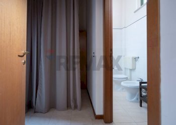 Bagno - Office Via Giuseppe Mazzini
 
12, Jesi - photo 11