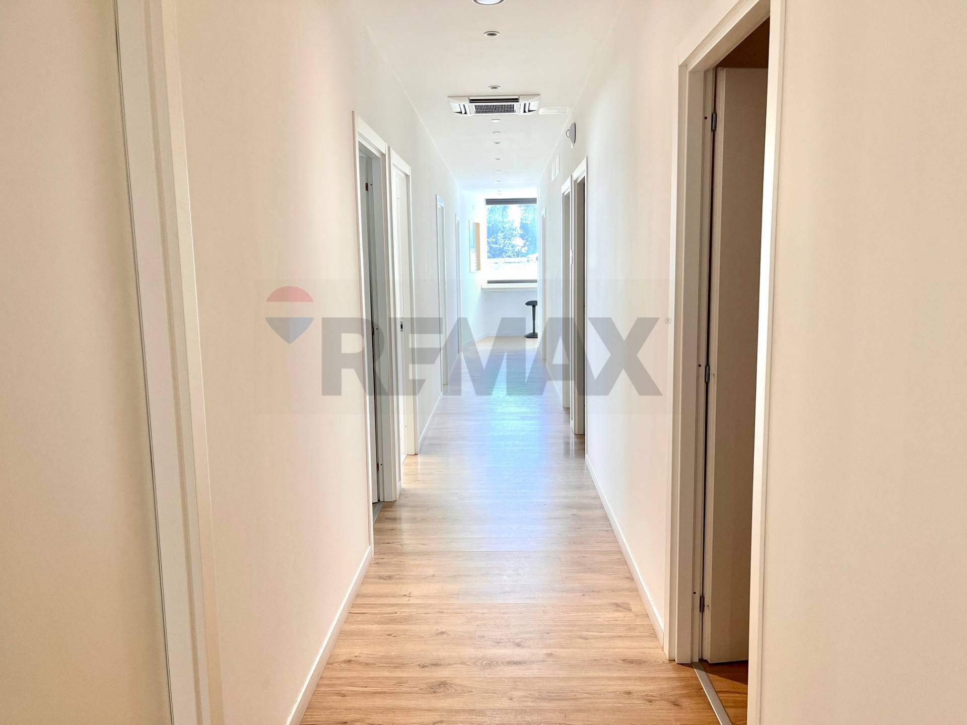 Hall / corridoio - Locale Commerciale Via delle Querce
 
17, Bastia Umbra - foto 2