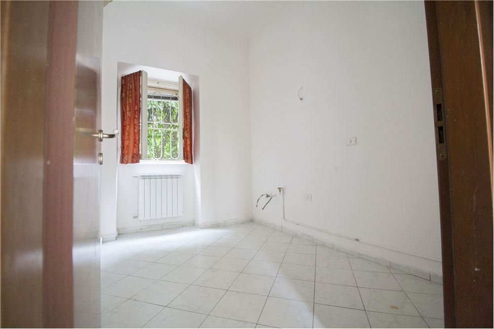 Stanza vuota - Trilocale Via Brioschi Ferrante
 
56, Besana in Brianza - foto 1