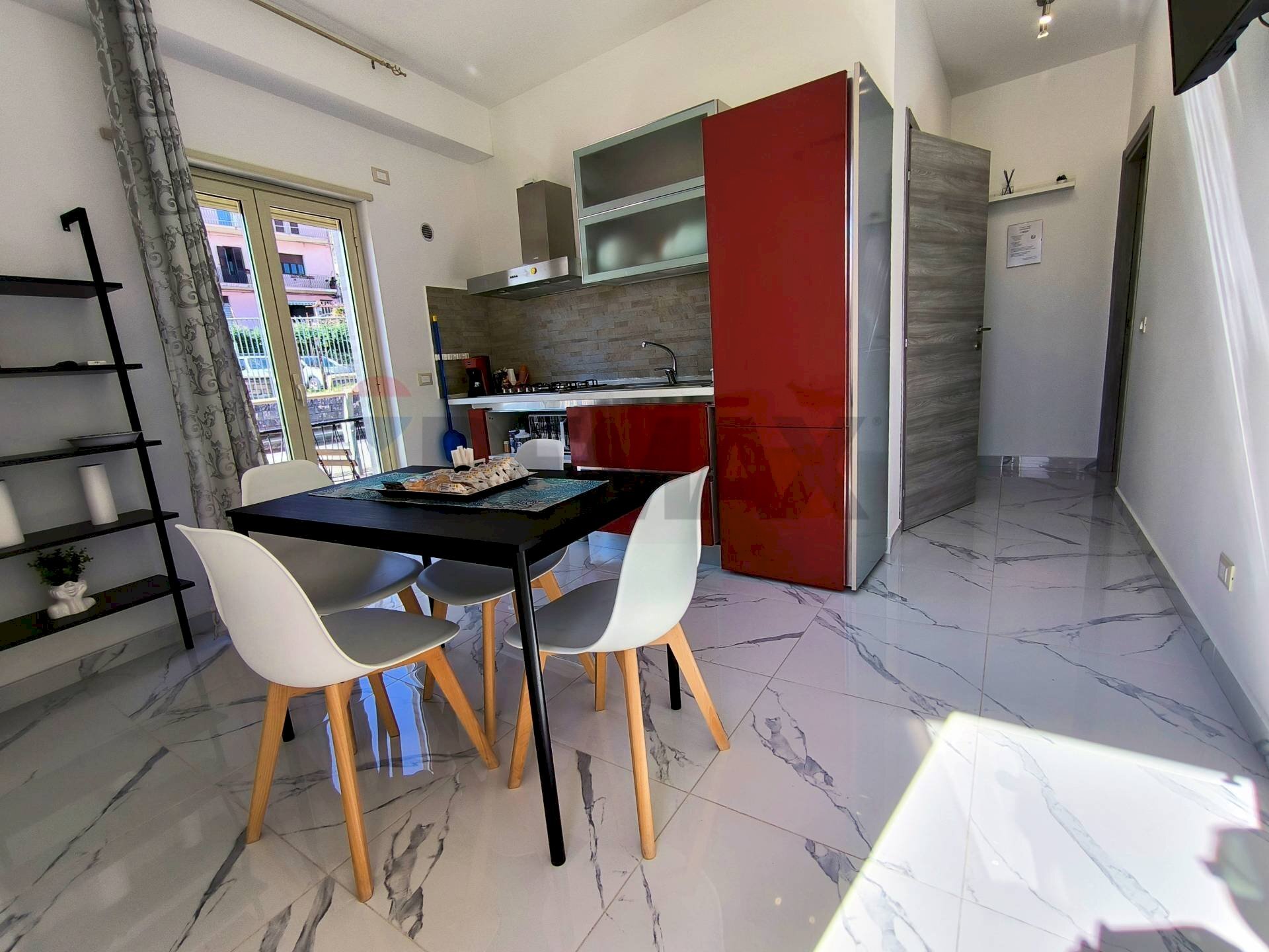 Sala da pranzo - Three-room apartment Via Consolare Valeria
 
12, Giardini-Naxos - photo 1