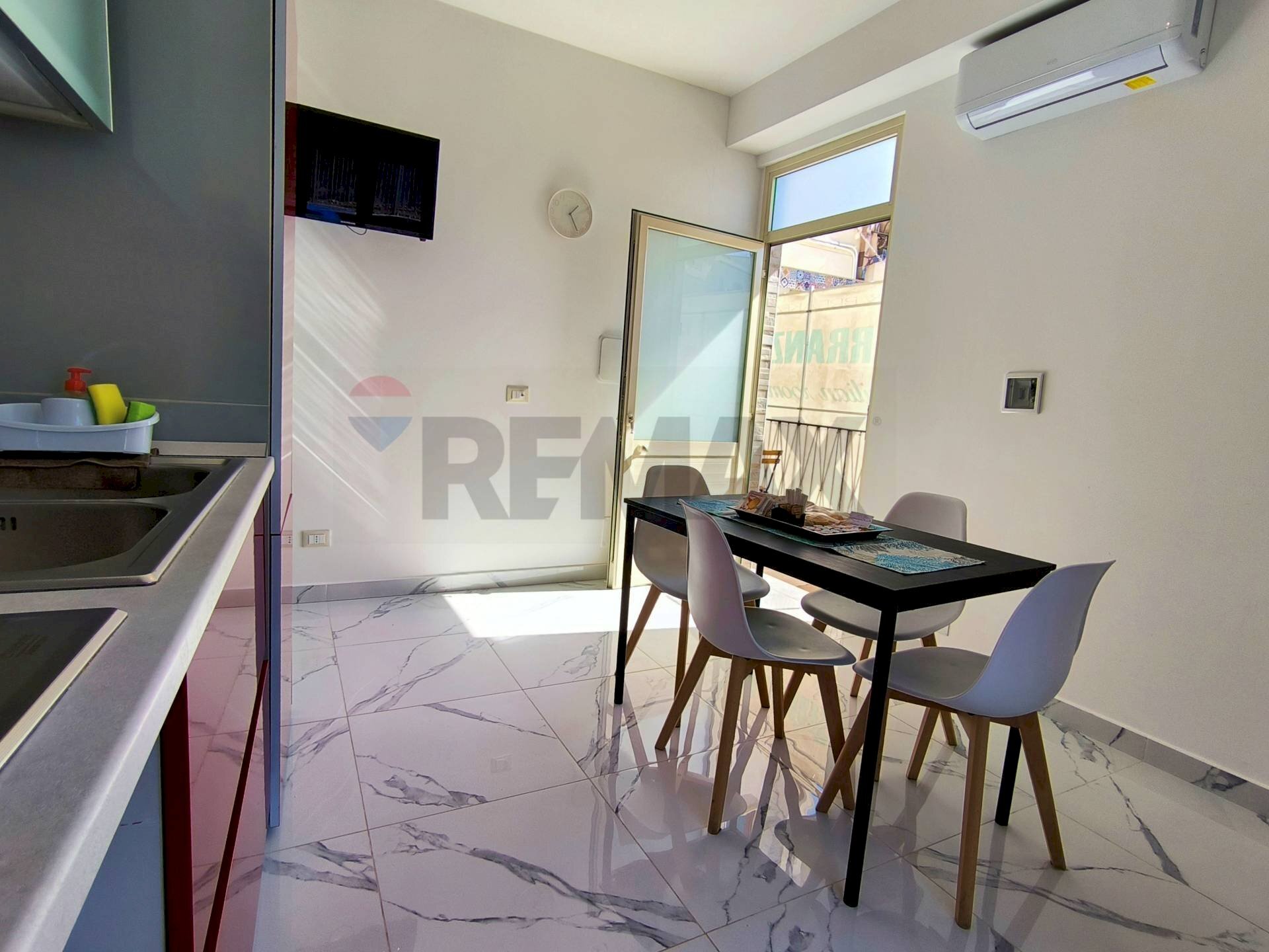 Sala da pranzo - Three-room apartment Via Consolare Valeria
 
12, Giardini-Naxos - photo 3