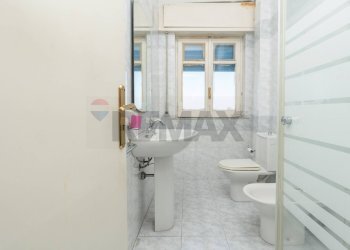 Bagno - Quadrilocale via acquicella porto
 
27, Catania - foto 18