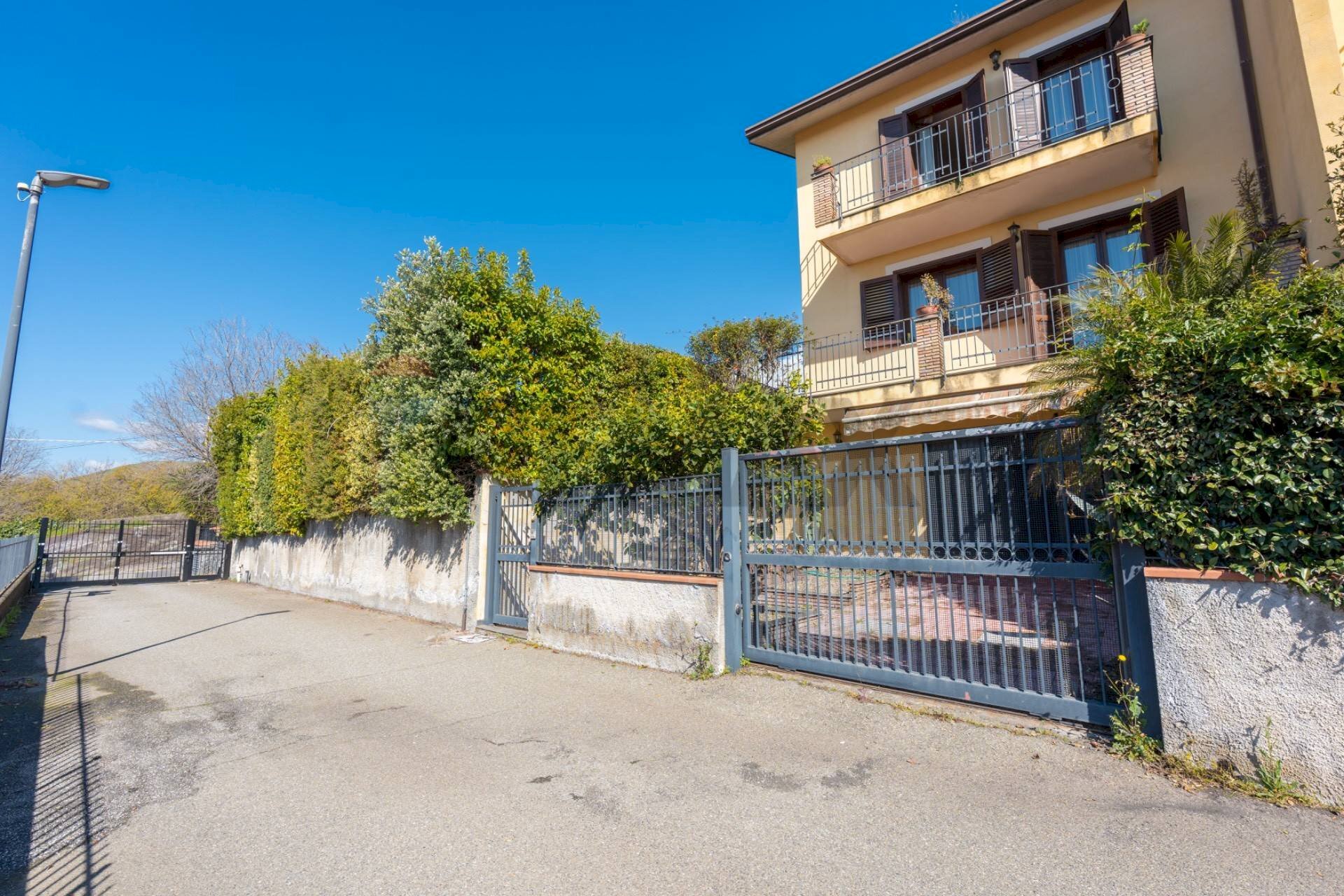 Casa all\'aperto - Casa semi indipendente Via Enrico Berlinguer
5, Trecastagni - foto 2