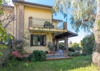 Casa all\'aperto - Casa semi indipendente Via Enrico Berlinguer
 
5, Trecastagni - foto 8