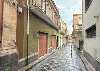 Edificio all\'aperto - Independent house via lella
 
12, Giarre - photo 1