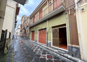 Edificio all\'aperto - Independent house via lella
 
12, Giarre - photo 2