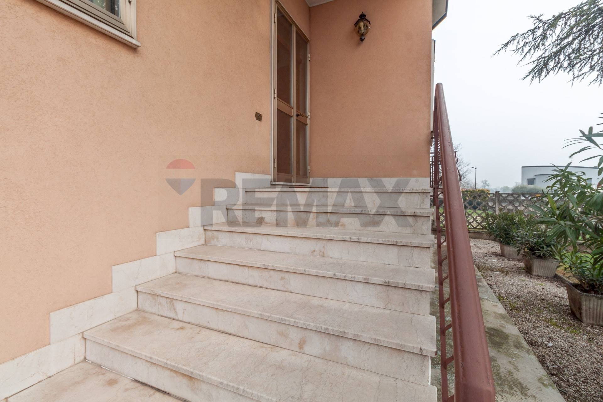 Scale - Villa Via Leonardi Accordi
 
35, Castellucchio - foto 3