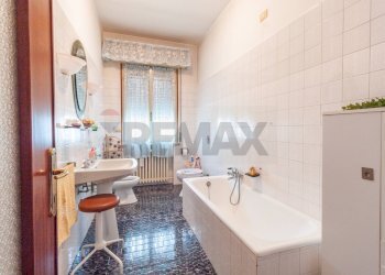 Bagno - Villa Via Leonardi Accordi
35, Castellucchio - photo 24