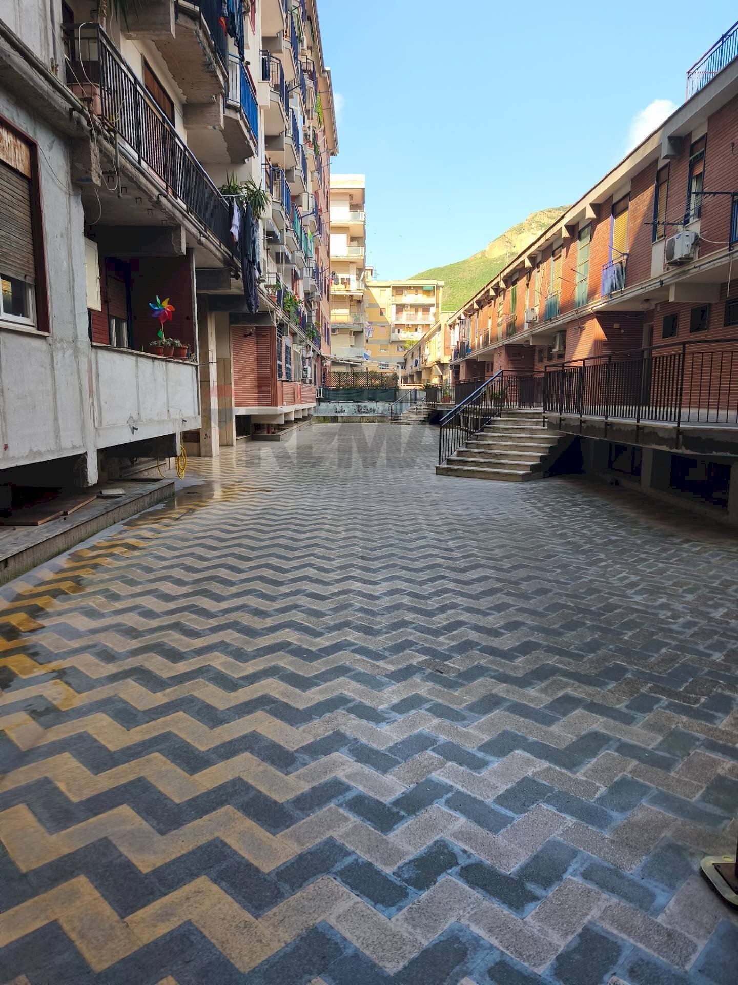 Cortile anteriore - Trilocale Via dell'Epomeo
481, Napoli - foto 3