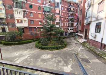 Cortile posteriore - Trilocale Via dell'Epomeo
 
481, Napoli - foto 1