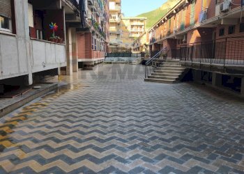 Cortile anteriore - Trilocale Via dell'Epomeo
 
481, Napoli - foto 3