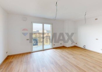 Stanza vuota - Trilocale VIA BARSANTI
 
43B, Cava Manara - foto 6