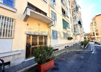 Edificio all\'aperto - Trilocale Via Gennaro Marciano
 
4, Napoli - foto 1