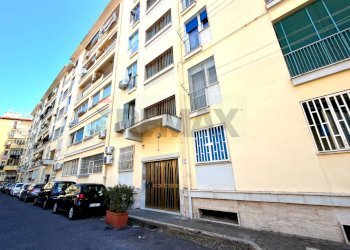 Edificio all\'aperto - Trilocale Via Gennaro Marciano
 
4, Napoli - foto 2