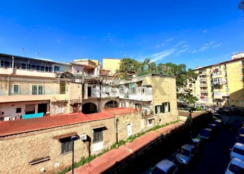 Edificio all\'aperto - Trilocale Via Gennaro Marciano
 
4, Napoli - foto 5