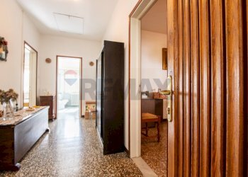 Hall / corridoio - Casa semi indipendente Strada della Villa
 
48, Tizzano Val Parma - foto 1