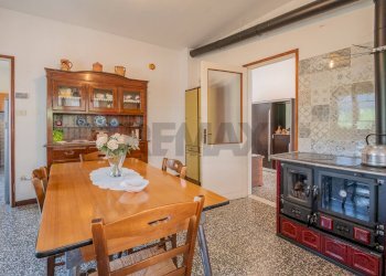 Sala da pranzo - Casa semi indipendente Strada della Villa
 
48, Tizzano Val Parma - foto 9