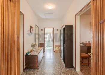 Hall / corridoio - Casa semi indipendente Strada della Villa
 
48, Tizzano Val Parma - foto 23