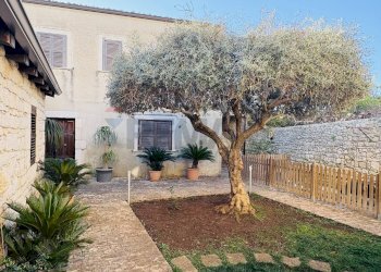 Giardino - Villa Via Caitina
 
42, Modica - foto 2