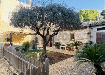 Edificio all\'aperto - Villa Via Caitina
 
42, Modica - foto 3