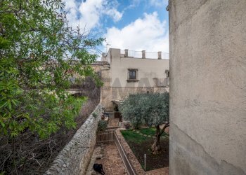 Edificio all\'aperto - Villa Via Caitina
 
42, Modica - foto 60