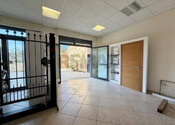 Ricezione / Lobby - Locale Commerciale Via Antonello Gagini
 
46, Ragusa - foto 7