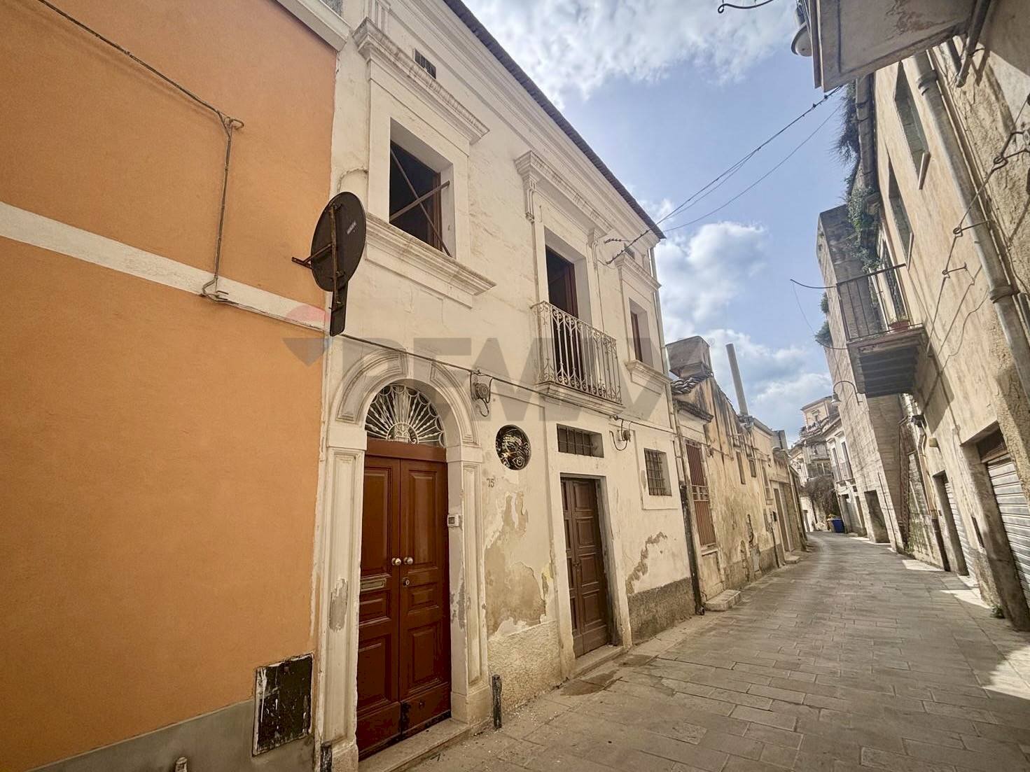 Edificio all\'aperto - Casa indipendente Via Carlo Papa
 
75, Modica - foto 1