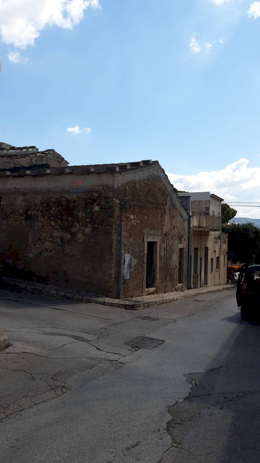 Edificio all\'aperto - Independent house via Bari
 
118, Vittoria - photo 1