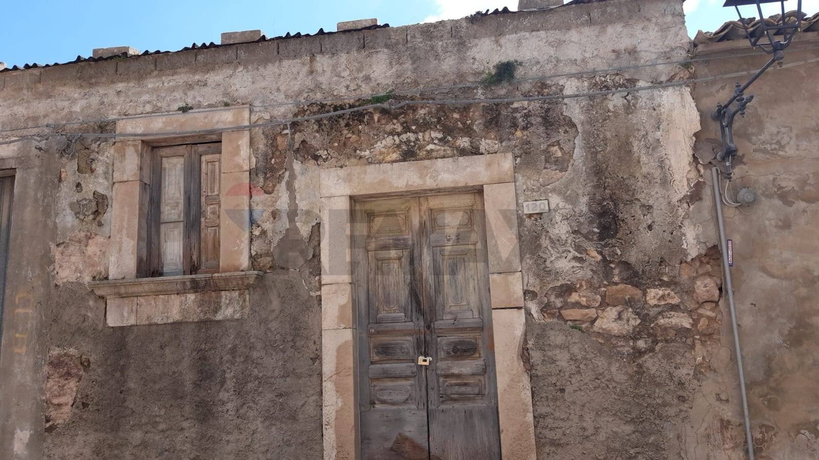 Edificio all\'aperto - Independent house via Bari
 
118, Vittoria - photo 3